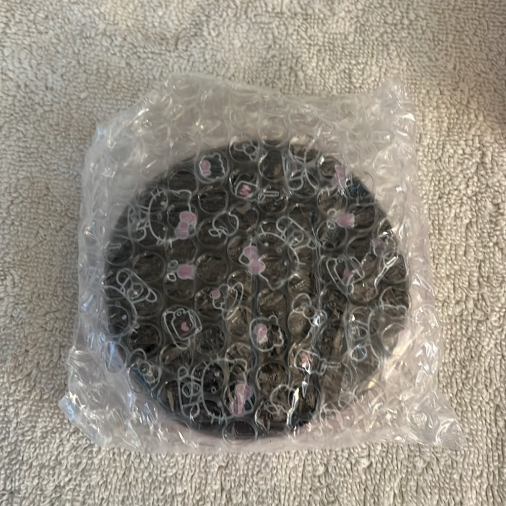Hello Kitty Black and Pink LED Compact Mirror - Picture 4 of 7